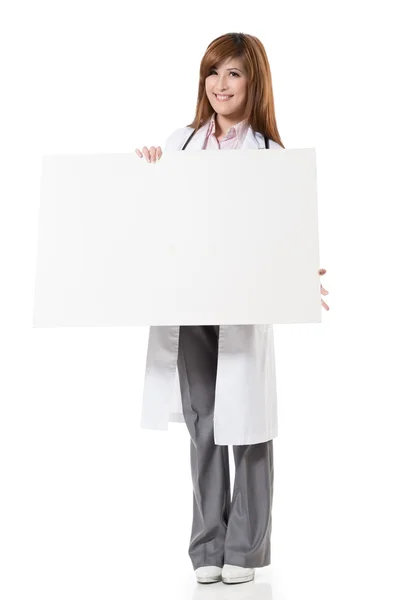 Asian doctor woman holding blank board — Stock Photo, Image