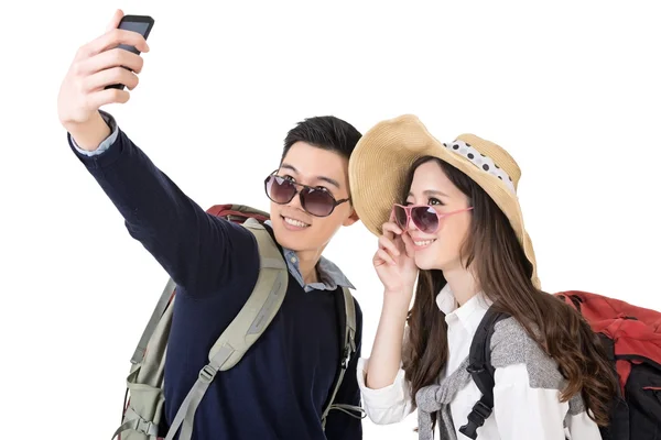 Asiático jovem viajando casal selfie — Fotografia de Stock