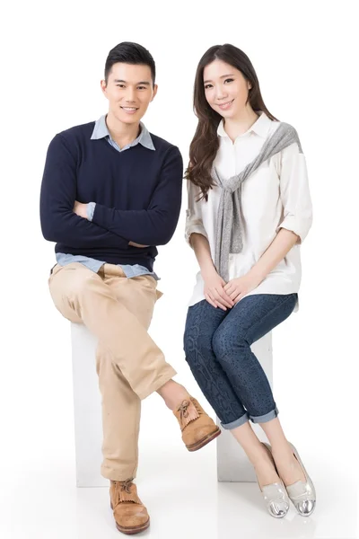 Atraente jovem casal asiático — Fotografia de Stock