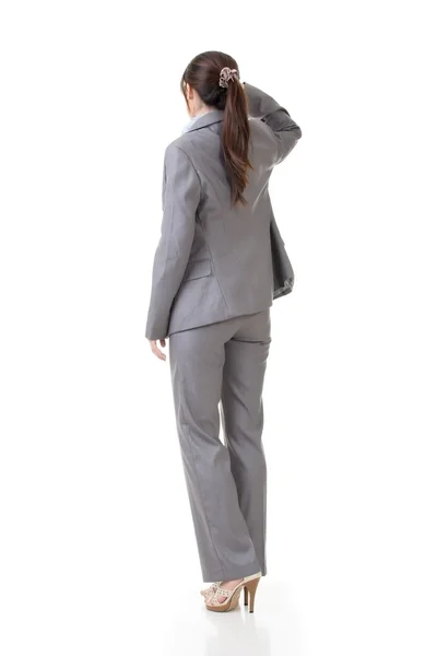 Mujer de negocios mirando hacia el futuro — Foto de Stock