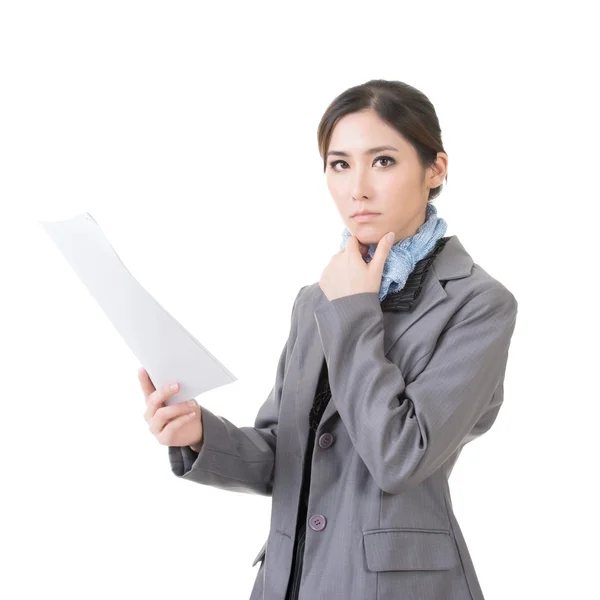 Mujer de negocios sosteniendo papel de documento de archivo —  Fotos de Stock