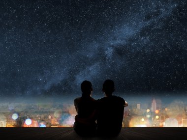Çift strars altında oturmak
