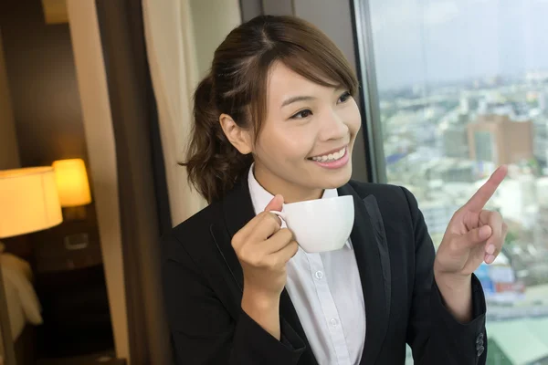 Businesswoman in hotel — Stock Photo, Image