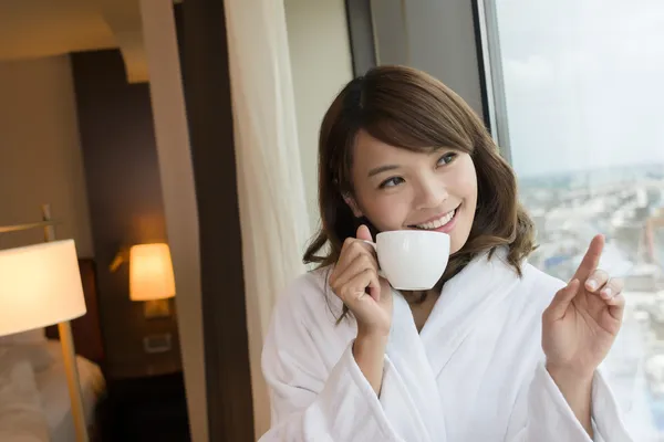 Matin femme avec café — Photo