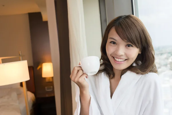 Matin femme avec café — Photo