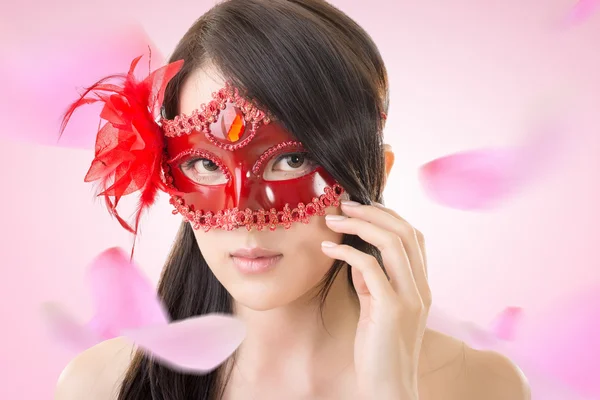 Vrouw in een carnaval masker — Stockfoto