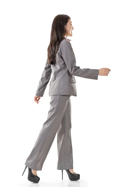 Zakelijke vrouw lopen — Stockfoto