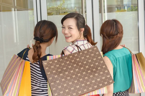 Asiático mujeres compras — Foto de Stock