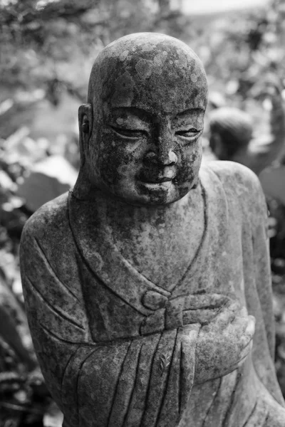Bodhisattwa ksitigarbha zniszczony pomnik — Zdjęcie stockowe
