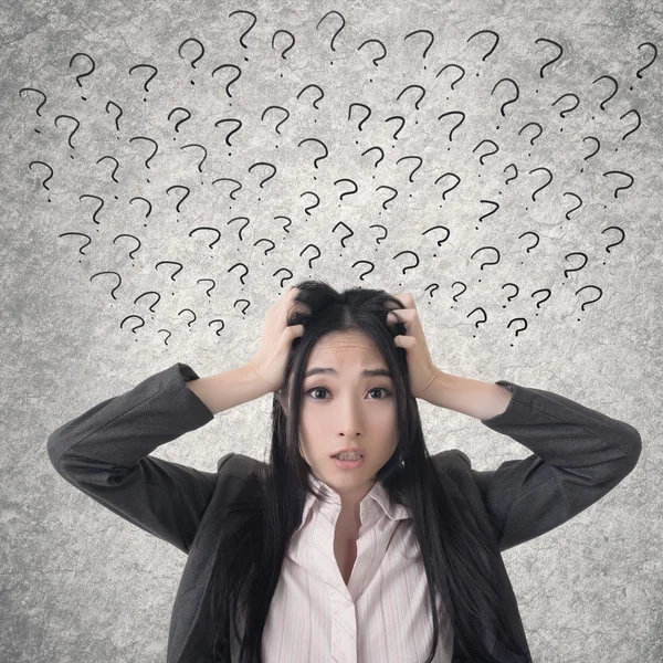 Confused Asian business woman — Stock Photo, Image