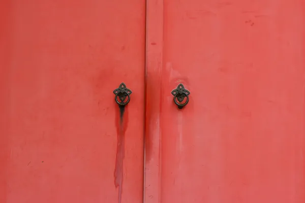 Oude deur in het rood — Stockfoto