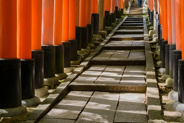 Thousands of Torii with stone steps — Stock Photo, Image