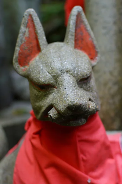 Closeup of a stone fox statue. — Stock Photo, Image