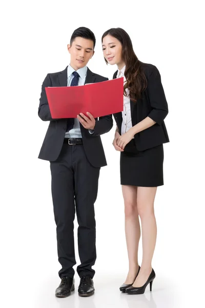 Asiático hombre y mujer de negocios discutir — Foto de Stock