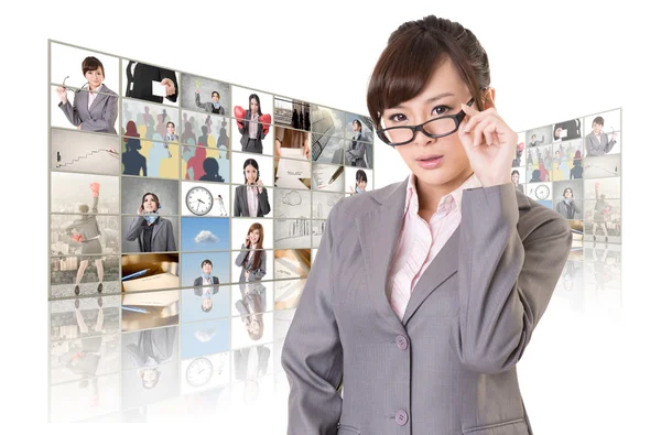 Woman standing in front of TV — Stock Photo, Image