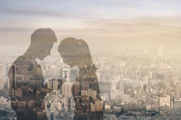 Couple in city — Stock Photo, Image