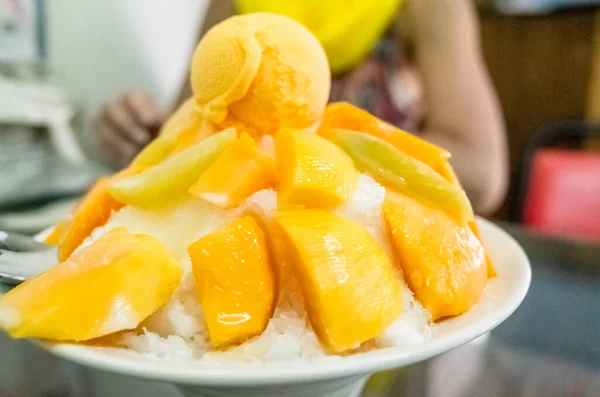 Jedzenie Mango Ogolonego Lodu Kolorowym Deserem Słynne Tajwańskie Przekąski Tajwanie — Zdjęcie stockowe
