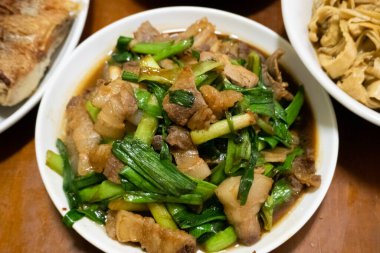 Masada et ve sebzeli ev yemeği.