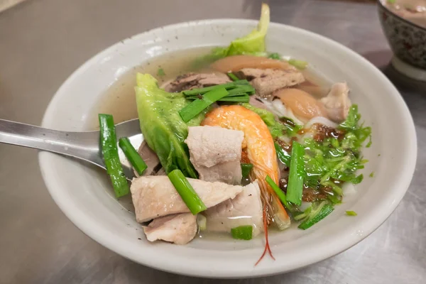 台湾のレストランで食べる台湾そばの伝統料理 — ストック写真