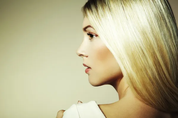 Photo of beautiful woman with magnificent hair — Stock Photo, Image