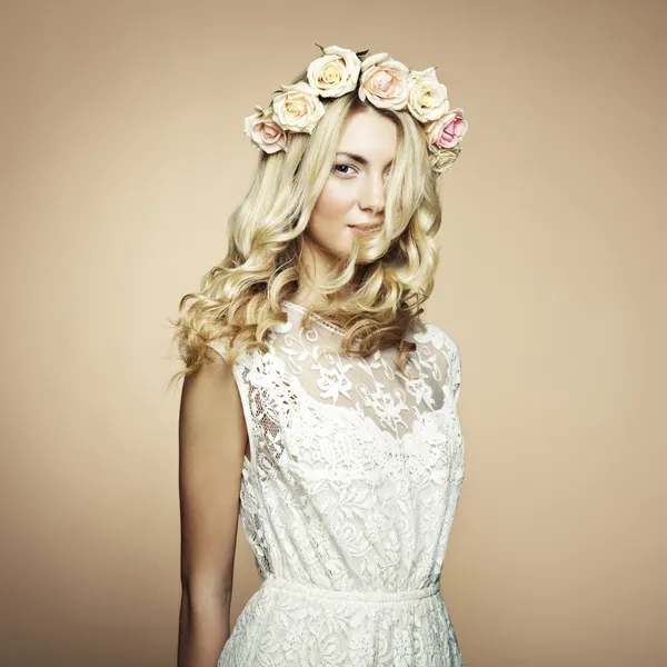 Portrait of a beautiful blonde woman with flowers in her hair — Stock Photo, Image