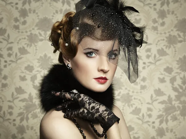 Retro portret van mooie vrouw. vintage stijl — Stockfoto