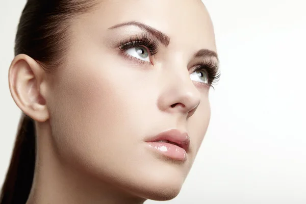 Hermosa cara de mujer. Maquillaje perfecto —  Fotos de Stock