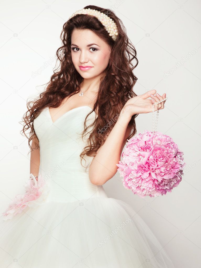 Portrait of beautiful bride. Wedding dress.