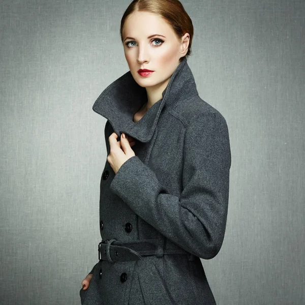 Portrait of young woman in autumn coat — Stock Photo, Image