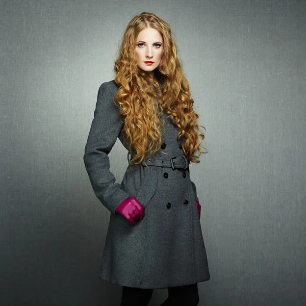 Portrait of young woman in autumn coat — Stock Photo, Image