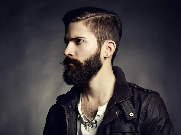 Retrato de homem bonito com barba — Fotografia de Stock