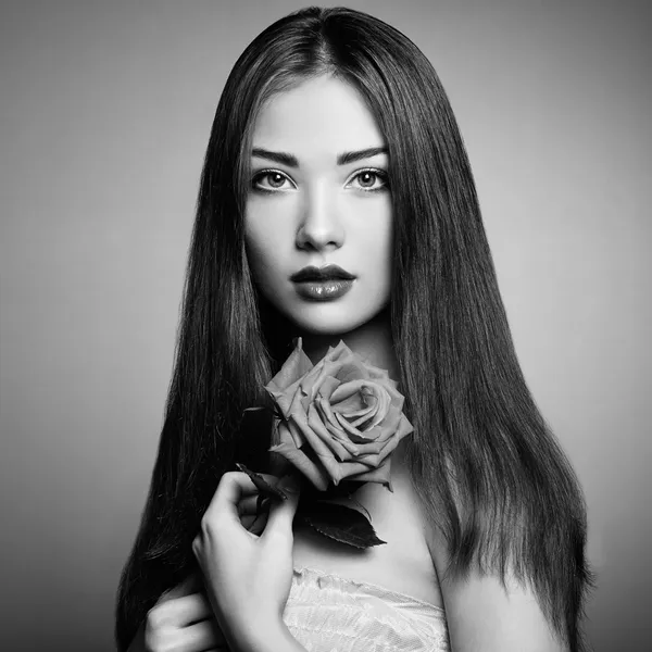 Portrait of beautiful dark-haired woman with flowers — Stock Photo, Image