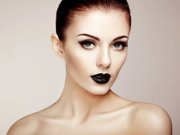 Schöne Frau mit perfektem Make-up. Schönheitsporträt — Stockfoto