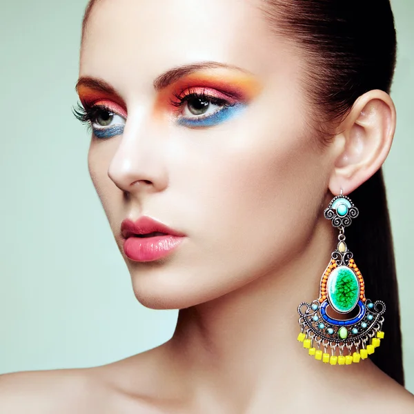 Portrait of beautiful young woman with earring. Jewelry and acce — Stock Photo, Image