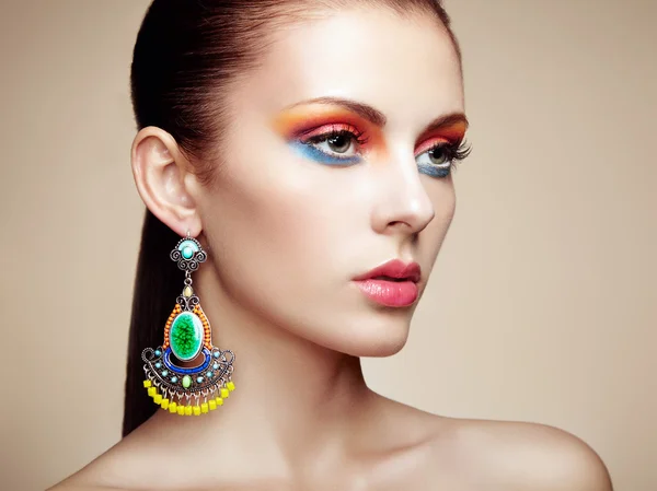 Portrait of beautiful young woman with earring. Jewelry and acce — Stock Photo, Image