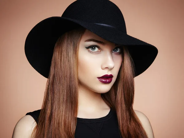 Fashion photo of young magnificent woman in hat. Girl posing — Stock Photo, Image