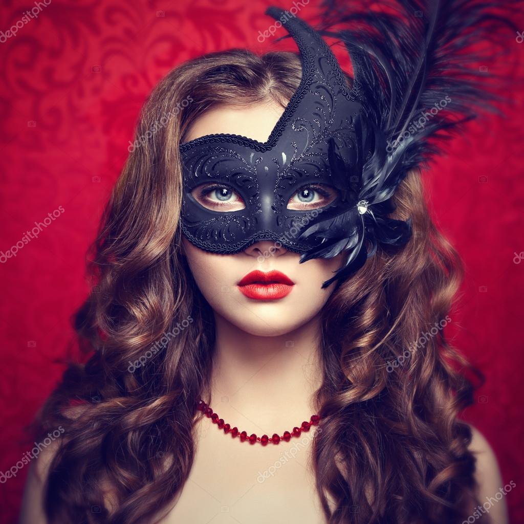 Beautiful young woman in black mysterious mask — Stock Photo