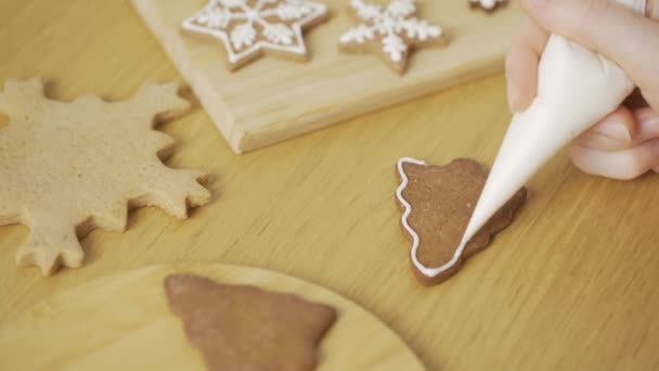 Processus Décoration Des Biscuits Noël Est Marche Gros Plan Une — Video