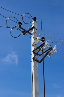 somut bir sütunda Elektrik donatımı