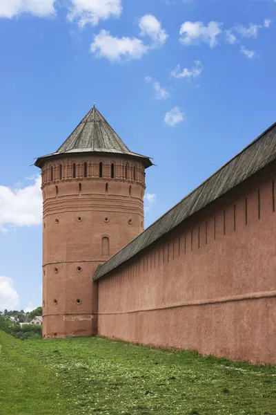 Tower of the fortress wall in the city of Suzdal — Stock Photo, Image