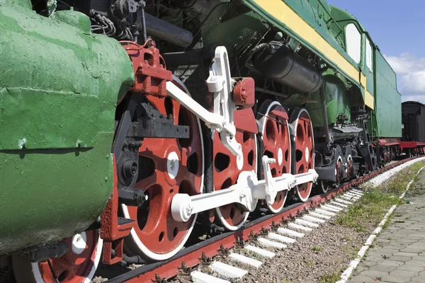 Roda uma grande locomotiva a vapor velha — Fotografia de Stock