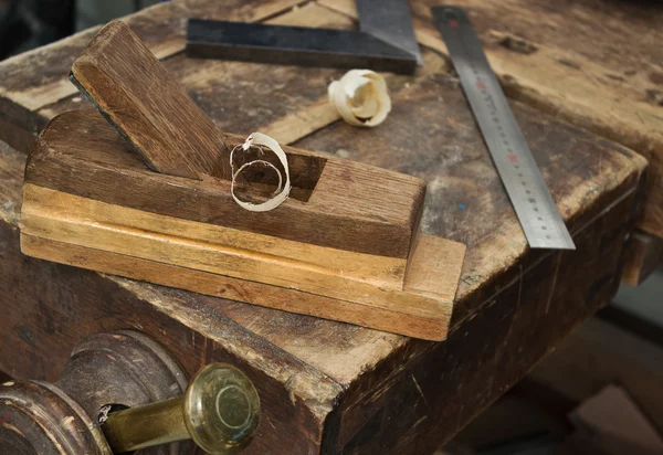 Old wooden vise and tool in a workshop — Stock Photo, Image