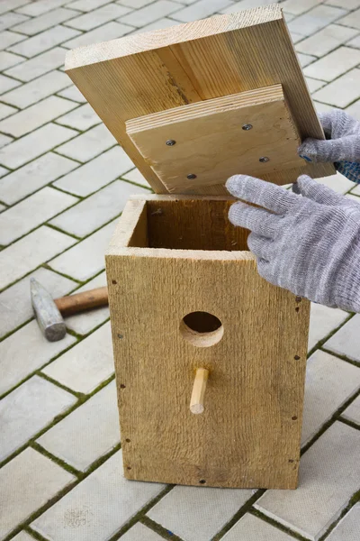 Making a birdhouse from boards spring season — Stock Photo, Image
