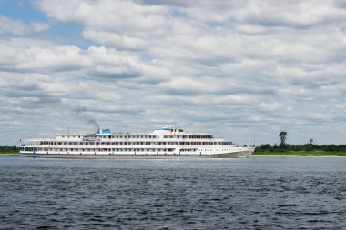 Beyaz gemi Volga yelken gezisi. Rusya
