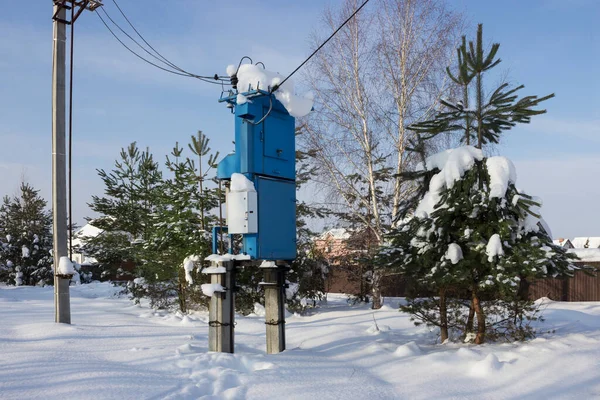 Transformator Substation Aan Rand Van Het Dorp Veel Sneeuw Viel — Stockfoto