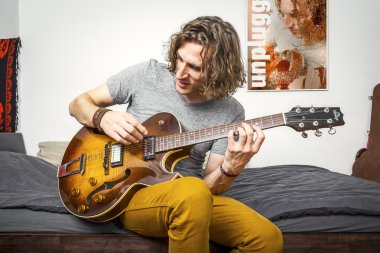 Gitar Oynatıcı