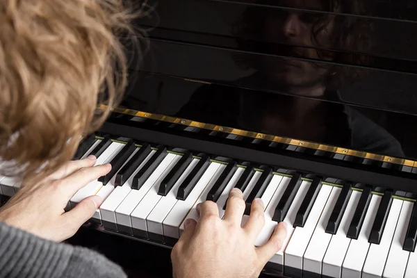 Piano tocando — Foto de Stock