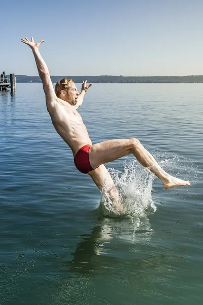 Jumping into the water — Stock Photo, Image