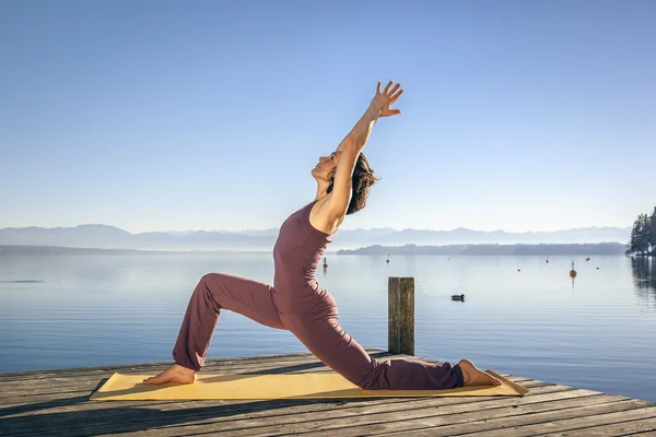 Yoga kvinna — Stockfoto