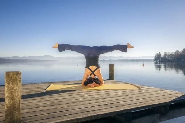 Donna di yoga — Foto Stock